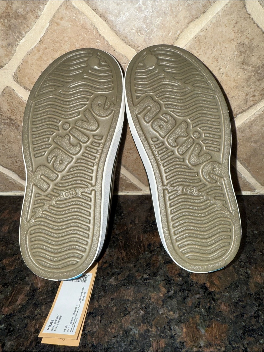 NWT Native MILES- UTILITY GREEN/SHELL WHITE - Picture 7 of 7
